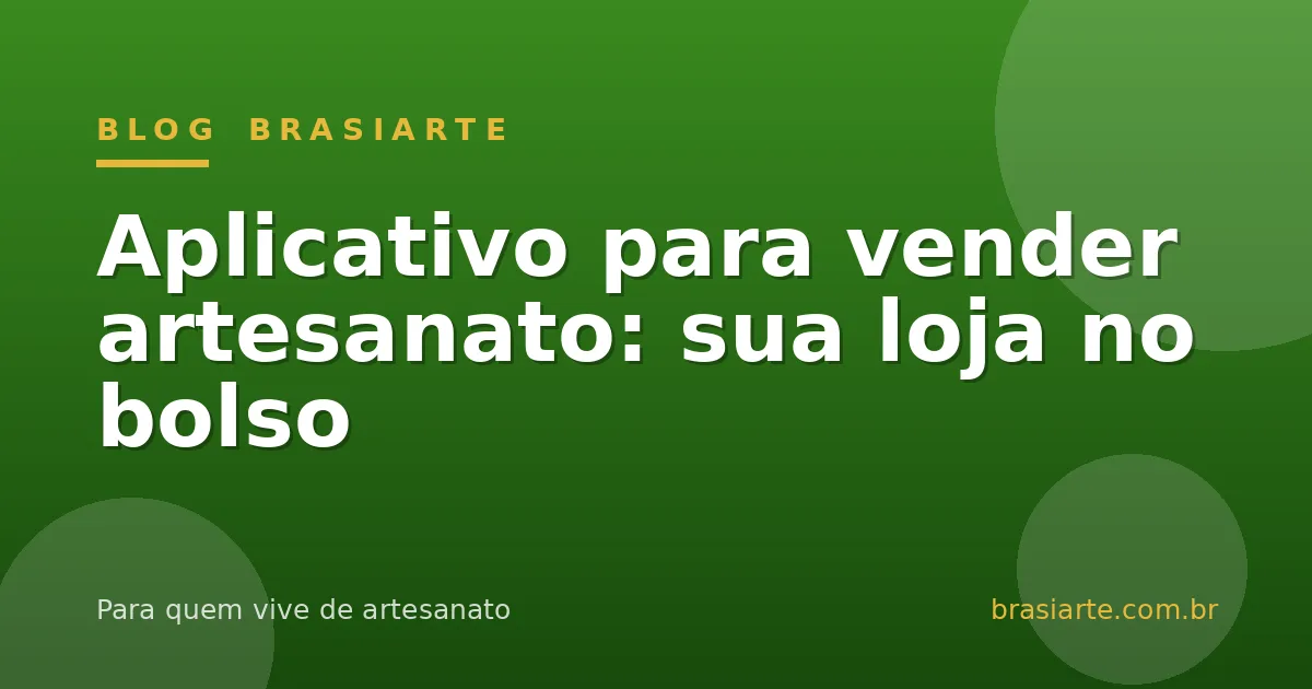 Artesã usando o aplicativo da loja no celular na bancada de trabalho