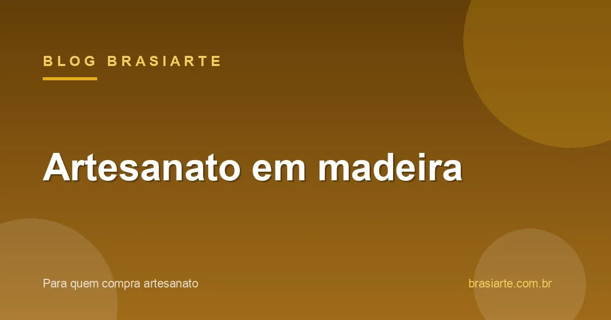 Tábuas e utensílios de madeira artesanais sobre bancada