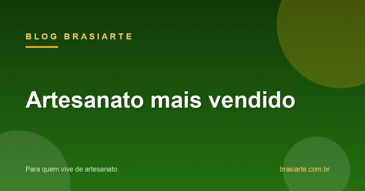 Peças artesanais variadas expostas em uma feira