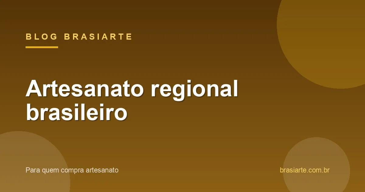 Peças de artesanato regional brasileiro reunidas em uma mesa