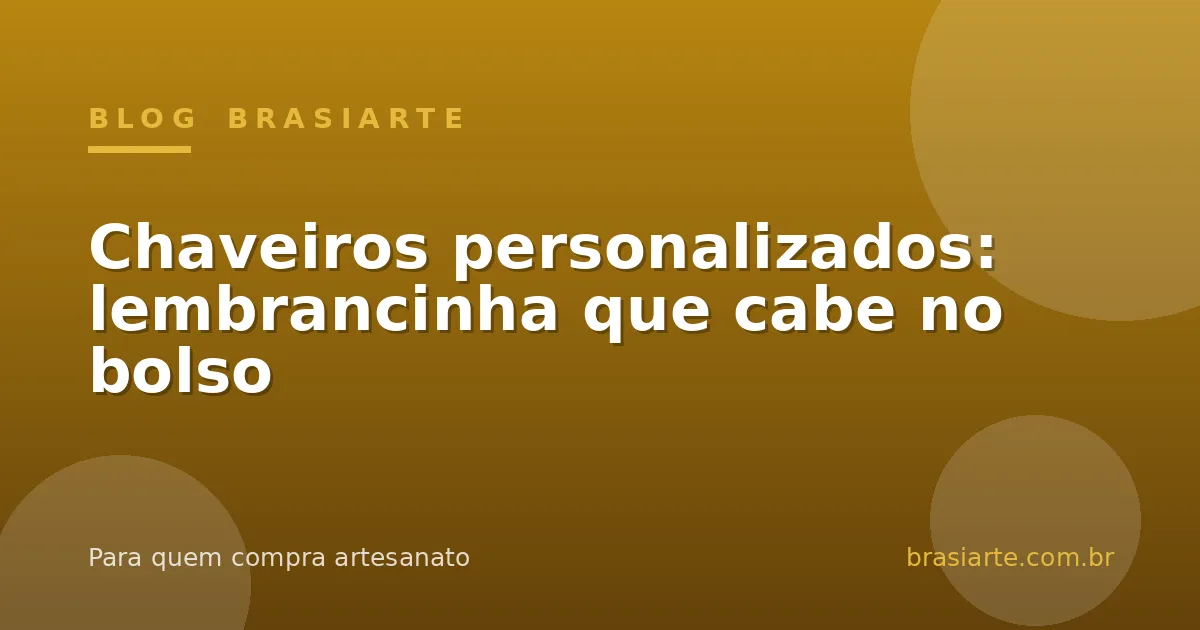 Chaveiros personalizados artesanais em couro, feltro e madeira com iniciais gravadas