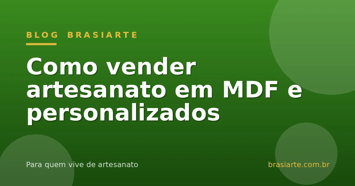 Topo de bolo e letras decorativas em MDF sobre bancada de trabalho
