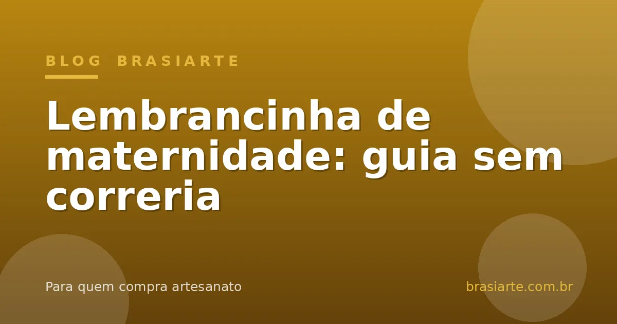 Lembrancinhas de maternidade artesanais com chaveiros e sachês perfumados em tons pastéis