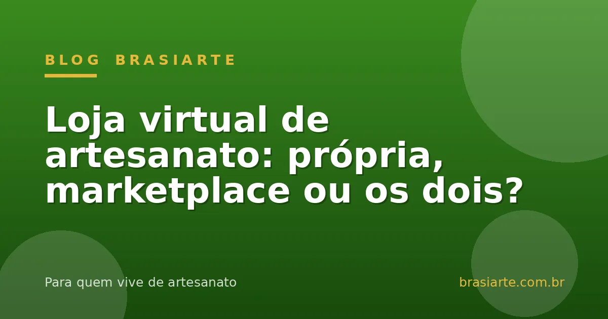 Artesão avaliando no computador opções de loja virtual para artesanato