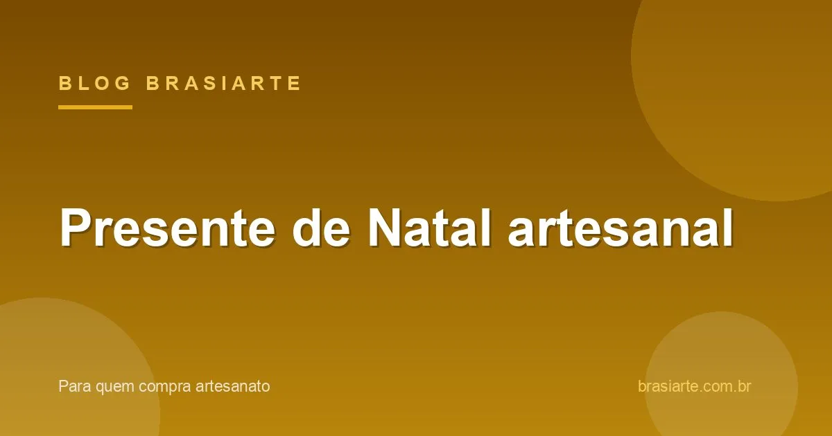 Presentes de Natal artesanais embrulhados em papel kraft
