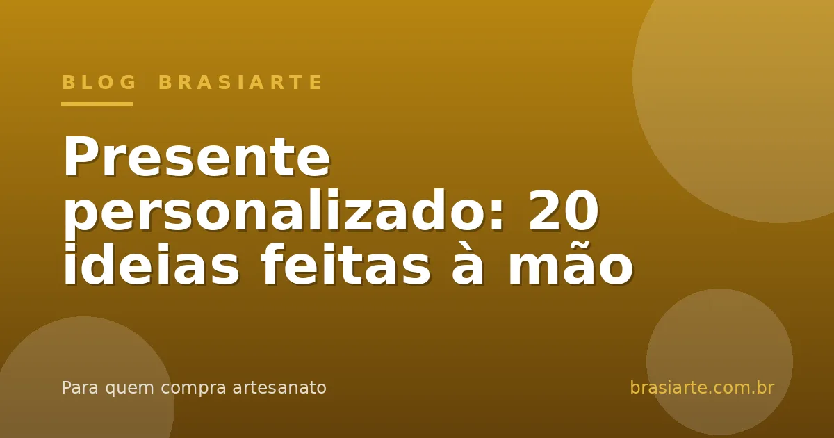 Presente personalizado feito à mão embrulhado com papel kraft e etiqueta com nome