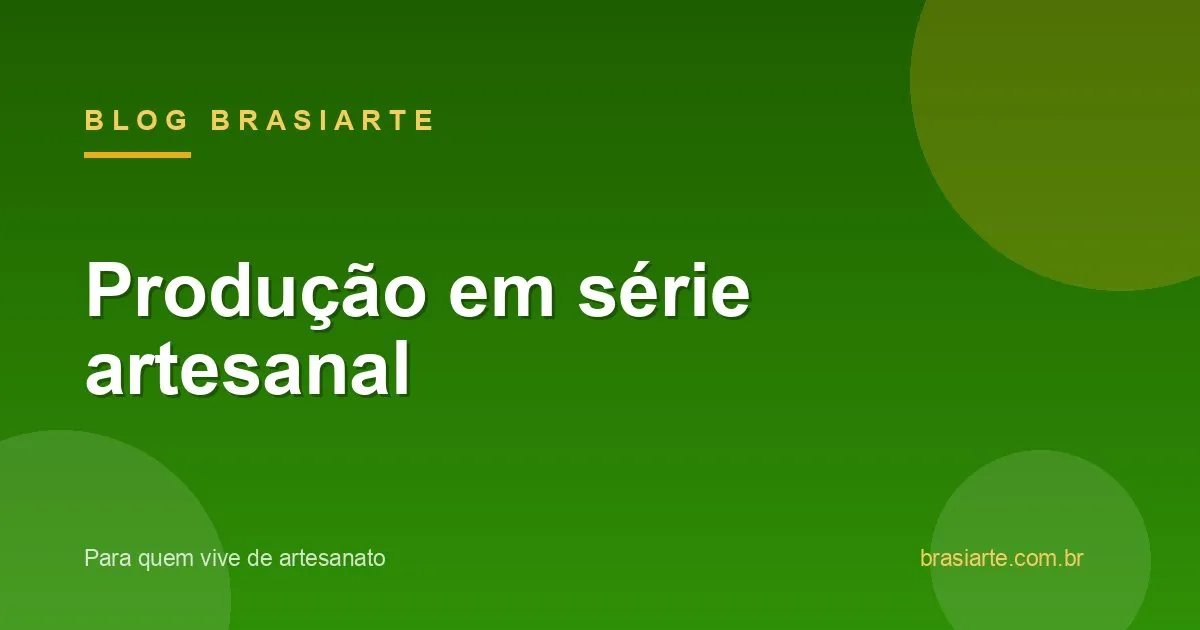 Bancada com várias peças artesanais iguais em produção