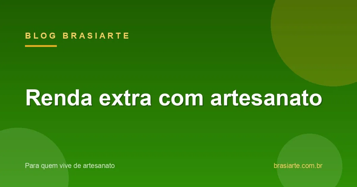 Mãos montando peça artesanal na mesa de casa
