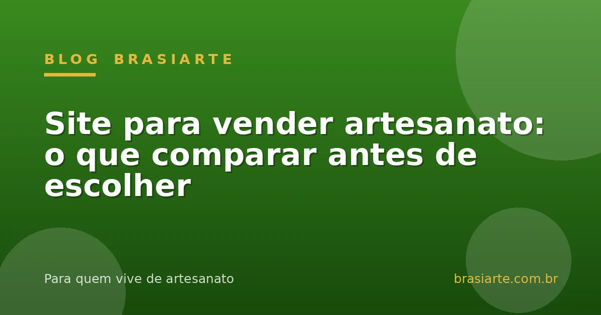 Artesão anotando comparação de plataformas de venda em um caderno