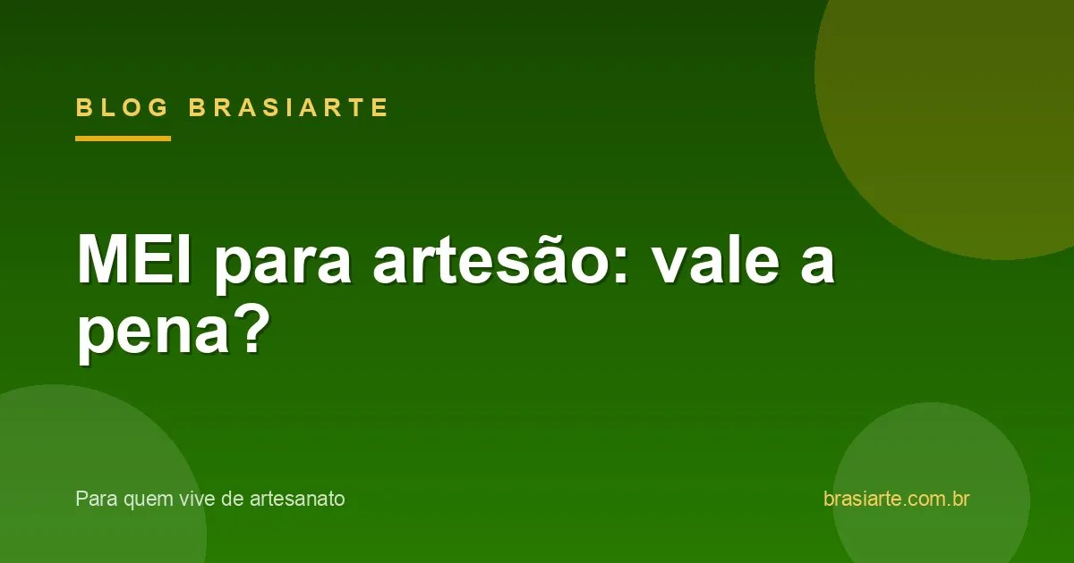 Artesã fazendo contas com calculadora e documentos do MEI