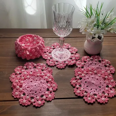 Cestinha + Cobre Taça e Descanso Taça em Crochê Rosa - artesanato de Mari Crochê feito com carinho!