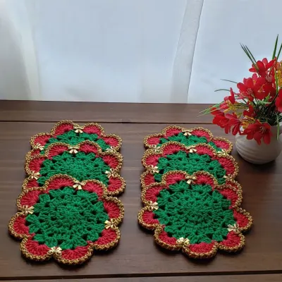 Descanso de Taças em Crochê Natal Lacinho Dourado - artesanato de Mari Crochê feito com carinho!