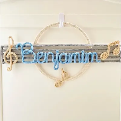 Porta Maternidade Tema Musical + Nome Personalizado em tricotin - artesanato de Hellow Kids