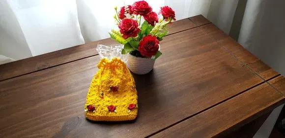 Embalagem para Presente ou Lembrancinha em Crochê Amarelo - artesanato de Mari Crochê feito com carinho!