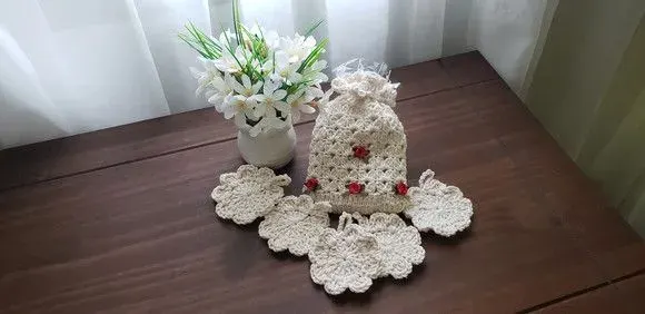 Ecopad Florzinha 05 Unidades Bolsinha Crochê Rococó Vermelho - artesanato de Mari Crochê feito com carinho!