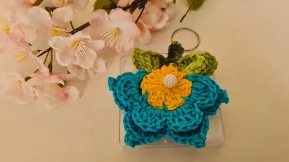 Chaveiro Florzinha em Crochê Turquesa (lembrancinha) - artesanato de Mari Crochê feito com carinho!