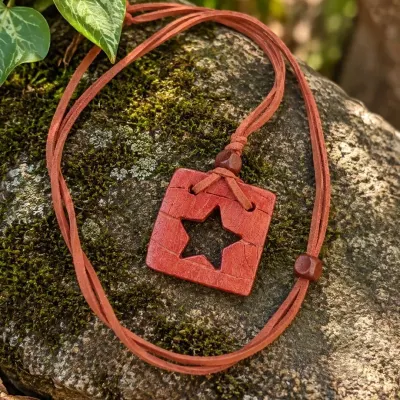 Colar Estrela Vazada em Cerâmica Artesanal - artesanato de Nuvem Dourada Biojoias de Cerâmica