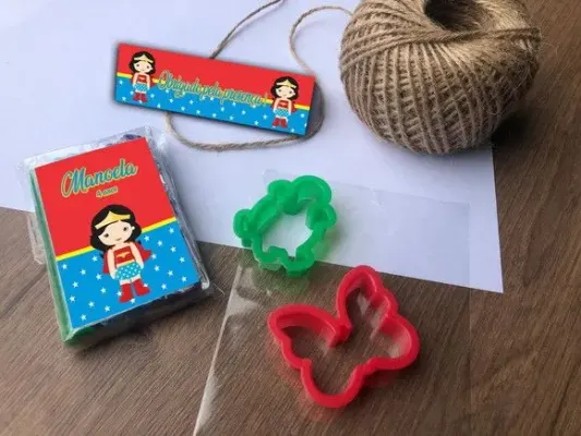 Massinha Modelar Mulher Maravilha Personalizada - artesanato de Mi Papelaria Criativa