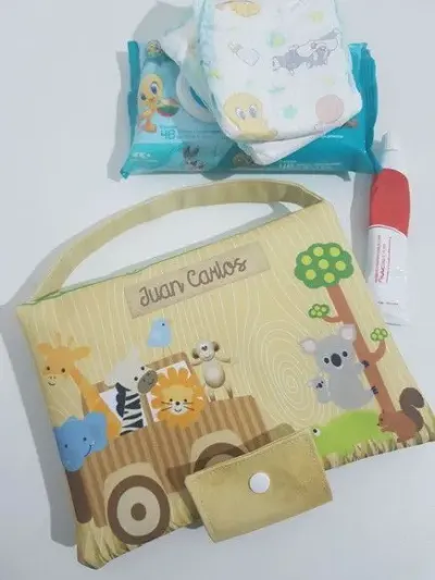 Kit higiene do bebê- Porta fraldas e lenço umedecido - artesanato de Innovare Studio