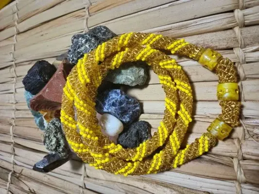 Chicote de Oxum - artesanato de BellaOya Guias e Brajas