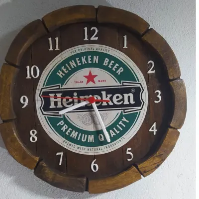 Relógio de parede em madeira tampa de barril . - artesanato de RR Artesanatos