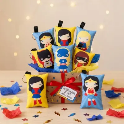 Chaveiro Almofadinha Super-Heroínas Personalizado | Lembrancinha Infantil - artesanato de Innovare Studio