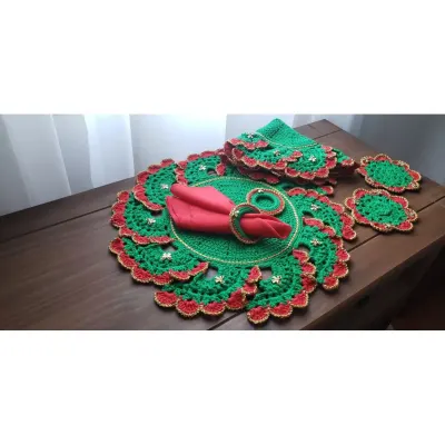 Kit Sousplat Verde Vermelho Fio Dourado e Lacinho 02 Pessoas - artesanato de Mari Crochê feito com carinho!