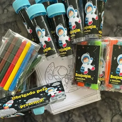 Kit Massinha + Giz + Bolha Astronauta Personalizado - artesanato de Artmanha Lembrancinhas
