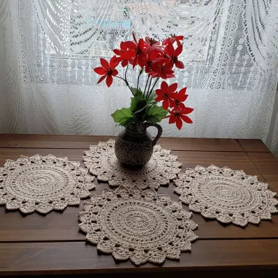 Jogo de 04 Toalhinhas em Crochê Porcelana Bege (20 cm)