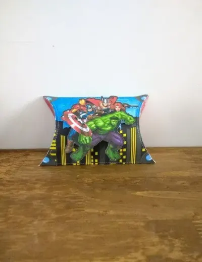 Caixa almofada vingadores - artesanato de Fina Essência Papelaria Personalizada