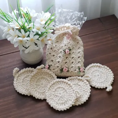 Ecopad (05 Unidades) e Bolsinha de Crochê Rococó Rosa - artesanato de Mari Crochê feito com carinho!