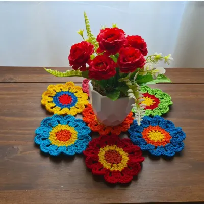 Toalhinha de Crochê Flor Japonesa Colorida (30 cm x 30 Cm) - artesanato de Mari Crochê feito com carinho!