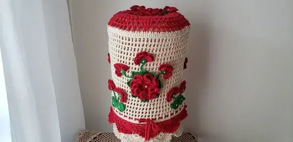 Capa para Galão de Água Mineral 20l em Crochê Vermelho - artesanato de Mari Crochê feito com carinho!