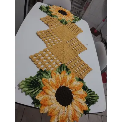 caminho de mesa - artesanato de Begirocrochê