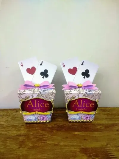 Caixa sushi Alice no país das maravilhas - artesanato de Fina Essência Papelaria Personalizada
