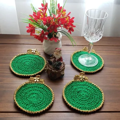 Descanso de Taças em Crochê Bolas de Natal Verde - artesanato de Mari Crochê feito com carinho!