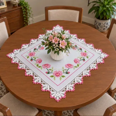 Centro de mesa bordado em ponto cruz com barrado de crochê - CM06 - artesanato de Ivis by Hands