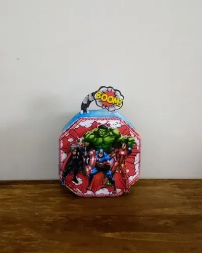 Caixa mini maleta vingadores - artesanato de Fina Essência Papelaria Personalizada