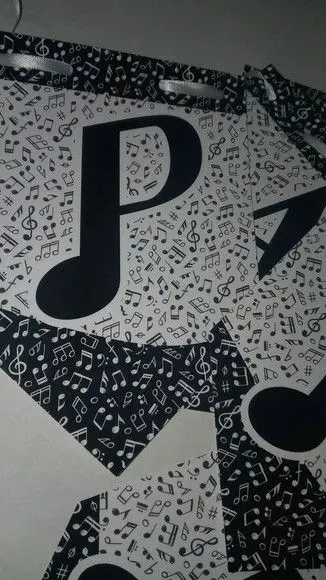 Bandeirolas tema musica - artesanato de PAPCRIE