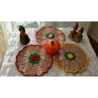 Descanso de Panelas em Crochê 03 Peças (bege) 24 cm - artesanato de Mari Crochê feito com carinho!