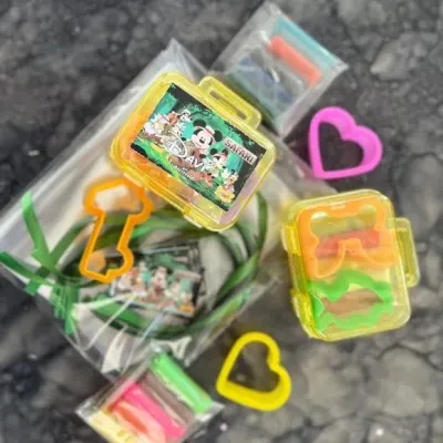 Mini Maleta com Massinhas Mickey Safari Personalizada - artesanato de Artmanha Lembrancinhas