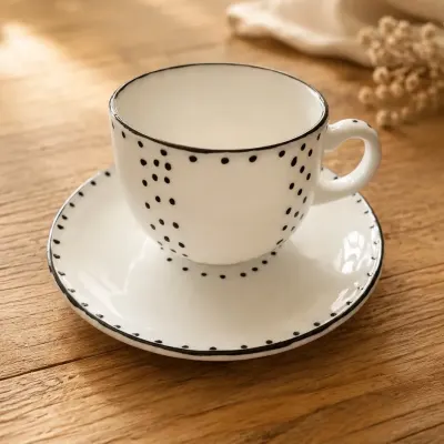 Xícara com pires pintada a mão poá. - artesanato de Podentrar