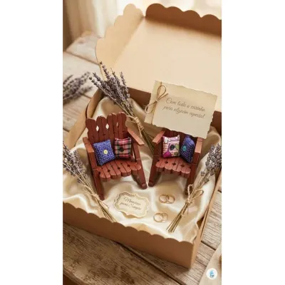 Cadeira de Balanço Feita com Pregadores e Mini Almofadas - artesanato de Fijismat Produtos Personalizados