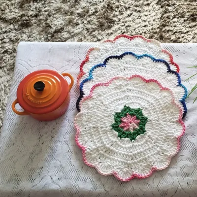 Descanso de Panelas em Crochê 03 Peças (branco) - artesanato de Mari Crochê feito com carinho!