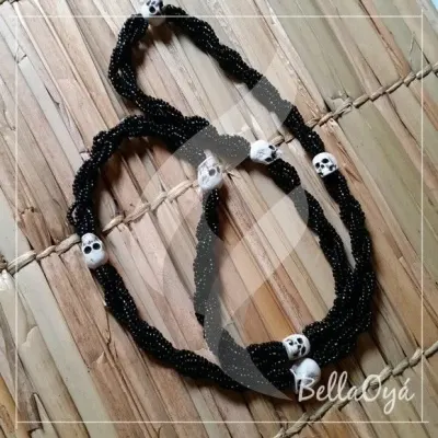 Guia de Miçanga de Exu com caveiras - 7 fios - artesanato de BellaOya Guias e Brajas