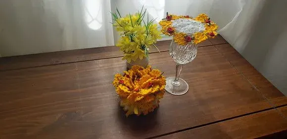 Cestinha + Cobre Taça e Descanso Taça em Crochê Sunflower - artesanato de Mari Crochê feito com carinho!