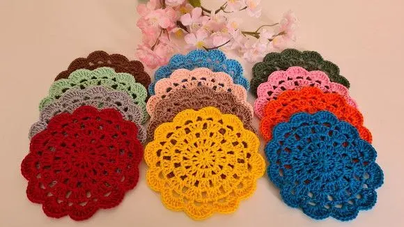 Descanso de Copos em Crochê Coloridos -12 Unidades - artesanato de Mari Crochê feito com carinho!