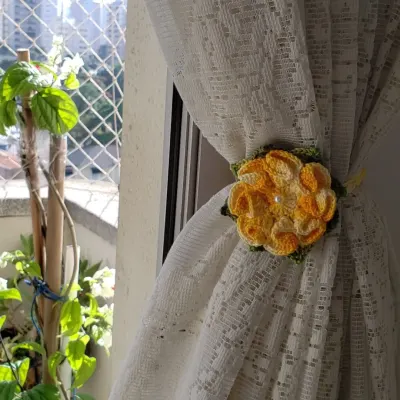 Par de Prendedores de Cortinas Cores Mesclado - artesanato de Mari Crochê feito com carinho!