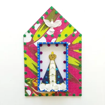 Capelinha de Madeira N. S. Aparecida - artesanato de Estudio Bananeira