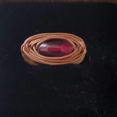 Anel Wire Wrap Cobre e Miçanga Vermelha ARO11 - artesanato de Luna Dreads e Artes 🌜